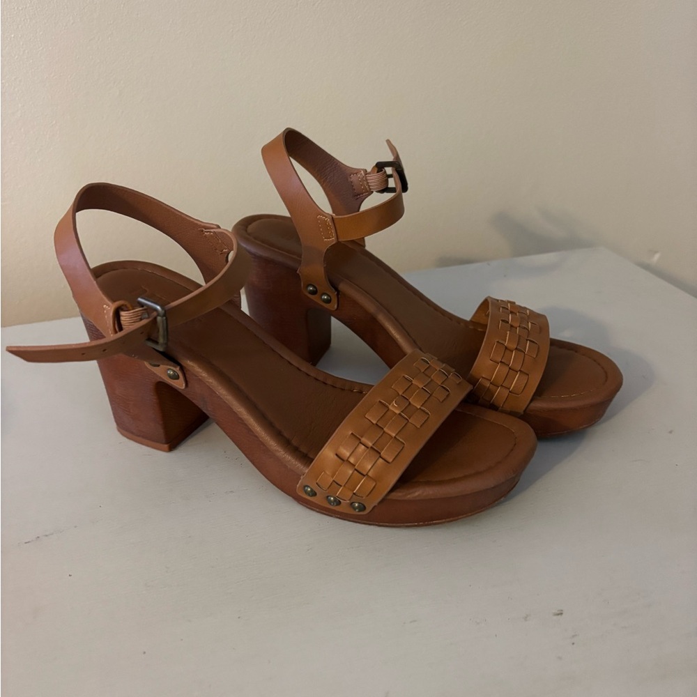 Elegant Tan Women's Sandals